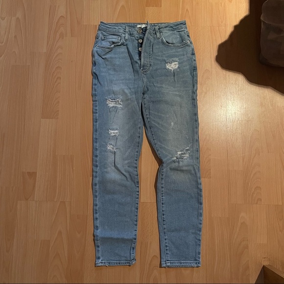 ** MOVING SALE - MUST GO ** Forever 21 Distressed Button Up Jean - Picture 1 of 1